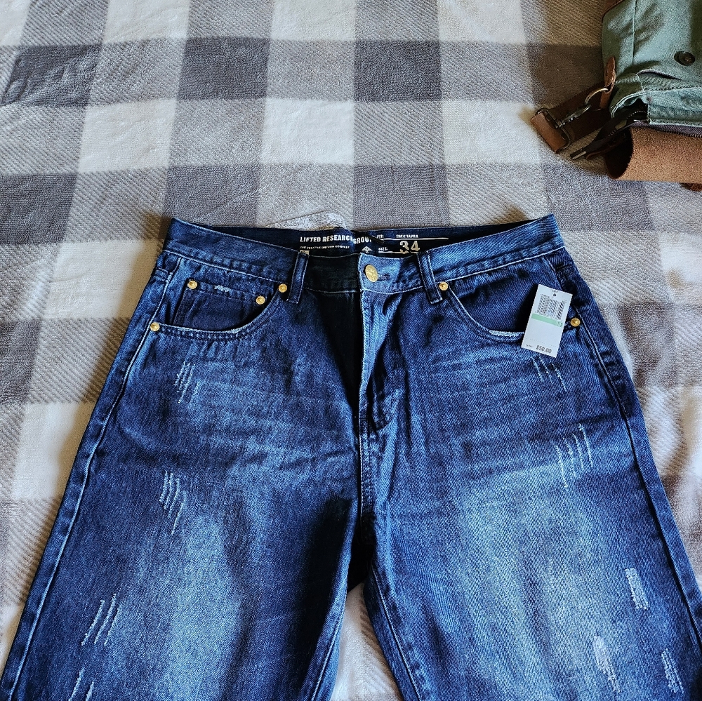 Shorts - Picture 2 of 8